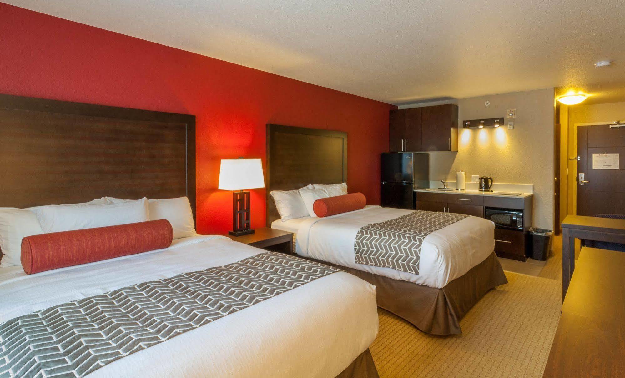 The Kanata Inns Invermere Eksteriør billede